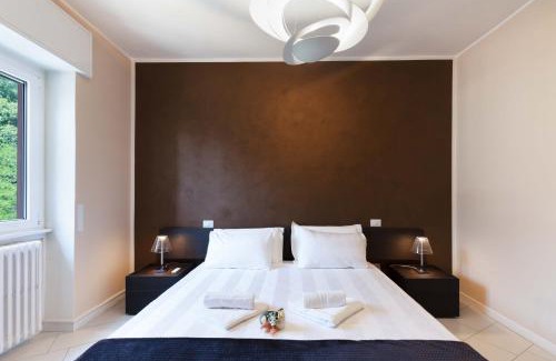 Lecco Apartment | Charming Terrazza sul Lago: Oceanfront Bliss & Netflix