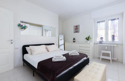 Lecco Apartment | Charming Terrazza sul Lago: Oceanfront Bliss & Netflix