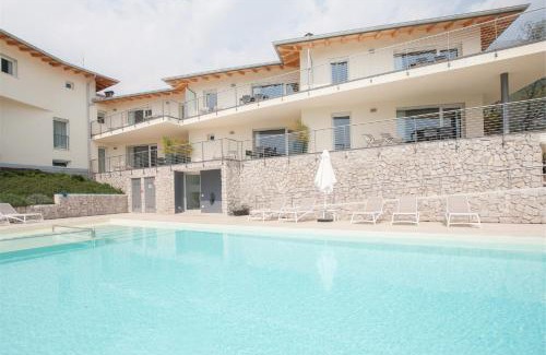 Ville del Monte Apartment | Experience Terrazze sul Garda: Top-Rated Oceanfront Retreat