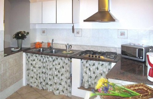 Pietrabruna Apartment | Oceanfront Terrazzo: Family-Friendly Retreat with Spa Access
