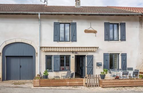 Vosbles House | Terre d’Émeraude: Perfect Retreat with Spa and Sauna