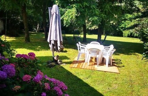 Pleaux Bed & Breakfast | Relax at Terre Hésychia with Kitchen Amenities