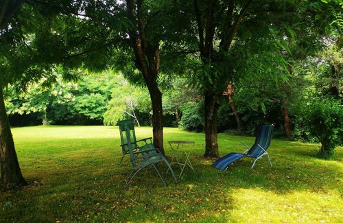Pleaux Bed & Breakfast | Relax at Terre Hésychia with Kitchen Amenities