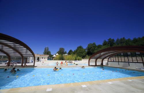 Monclar-de-Quercy Resort | Discover Terres de France - Les Hameaux des Lacs Retreat