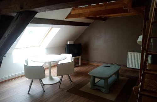 Ecuelles Apartment | Pet-Friendly Getaway at Terres de Saône for Families