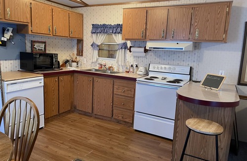 New Blaine House | Inviting 2-Bedroom Mobile Home with Outdoor Nature Access