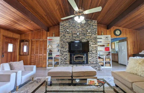 Austin House | Terrific 5-bedroom Hill Country Retreat in Austin