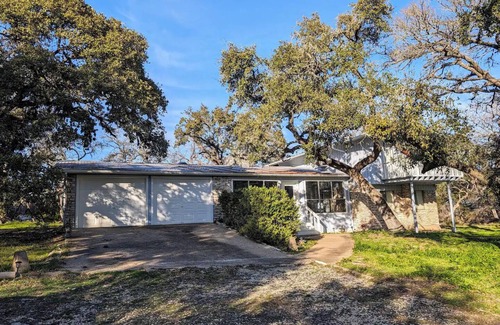 Austin House | Terrific 5-bedroom Hill Country Retreat in Austin