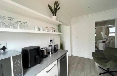Tokai Villa | Terrific 8-bedroom villa in Tokai for a memorable getaway