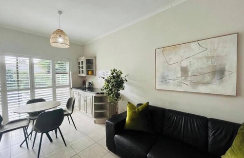 Tokai Villa | Terrific 8-bedroom villa in Tokai for a memorable getaway