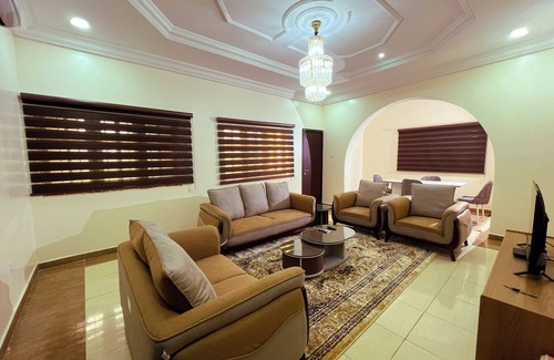 Abuja Apartment | Terrific Budget Friendly 2-bed apartment with WiFi, AC Midcity in Abuja