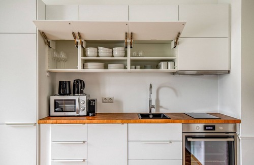 Hietzing Apartment | Convenient Hietzing 1BR with Kitchen & Pet-Friendly Perks