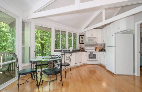 Jones Mills House | Perfect Retreat with Pool, Spa & Lake Views – Guest Rated 9.8