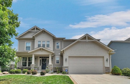 Canal Winchester House | Terrific house with AC in charming Canal Winchester
