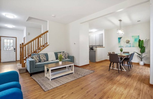 Naperville House | Inviting Naper Townhouse with 3 Beds and Family Amenities