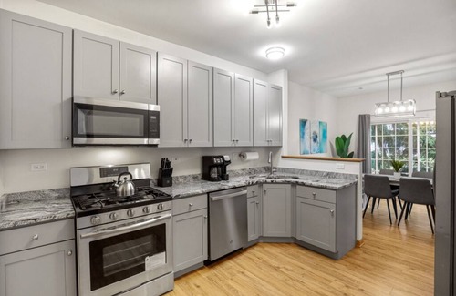 Naperville House | Inviting Naper Townhouse with 3 Beds and Family Amenities