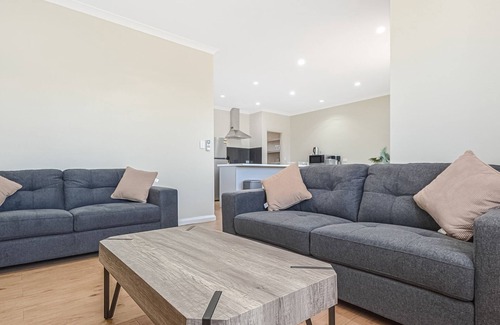 Port Hedland Ski Chalet | Terrific Townhouse 3x2 in CBD