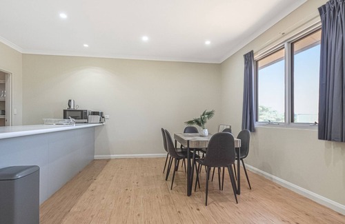 Port Hedland Ski Chalet | Terrific Townhouse 3x2 in CBD