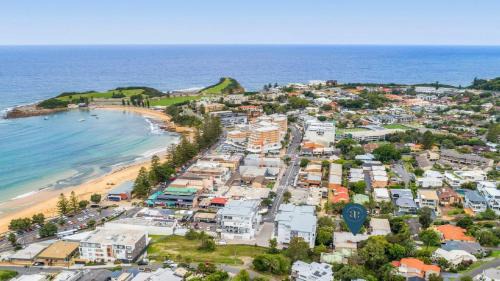 Terrigal House | Terrigal Bay #9: Poolside Bliss Near the Beach