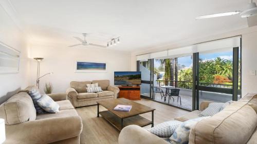 Terrigal House | Terrigal Bay #9: Poolside Bliss Near the Beach