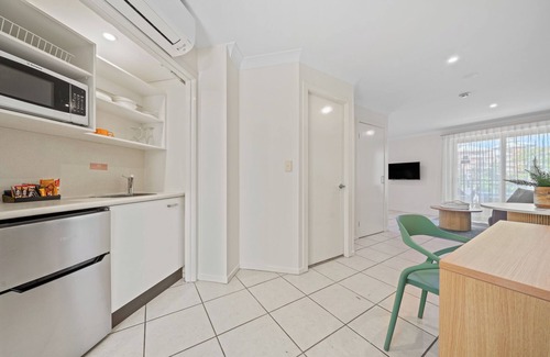Terrigal Apartment | Oceanfront Terrigal Sails Serviced Apartments with Pool