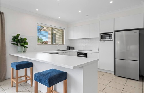 Terrigal Apartment | Oceanfront Terrigal Sails Serviced Apartments with Pool