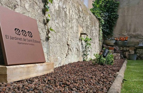Olot Apartment | Relax at Terrissaire with Indoor Pool and Scenic Terrace