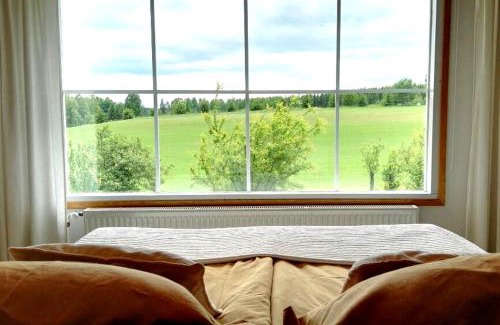 Mikkeli Hotel | Experience Tertin Kartano: Pet-Friendly Retreat with Ocean Views