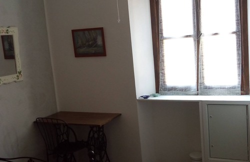 Sestri Ponente House | Budget-Friendly Teseo Private Room with Kitchen Access