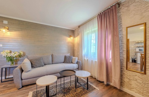 Cujica Krcevina Hotel | Discover Tesla's Gastro House Plitvice: 4-Star Retreat with Spa