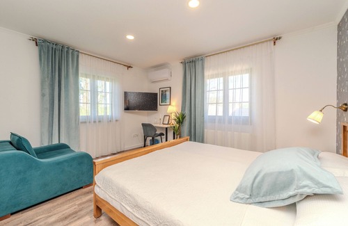 Cujica Krcevina Hotel | Discover Tesla's Gastro House Plitvice: 4-Star Retreat with Spa