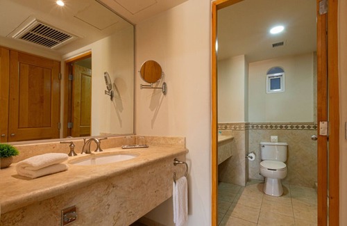 Centro Hotel | Discover Tesoro Los Cabos: Pool, Spa & Family-Friendly Fun