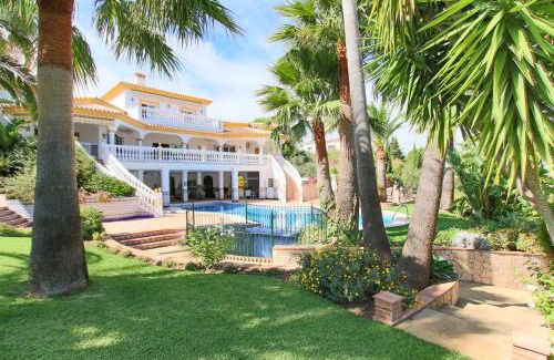 Pinos de Alhaurin Villa | Discover TESS Villa El Oasis: Family-Friendly with Pool