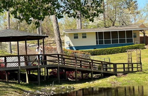 Prosperity Cottage | Idyllic Tess’s Cottage by the Lake - Perfect for Families