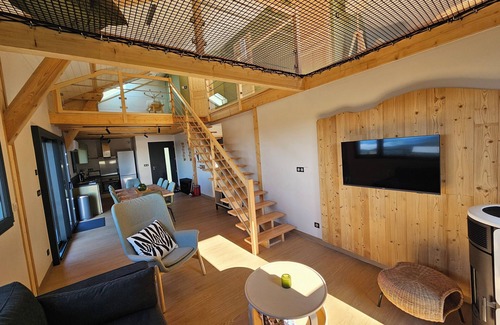 Queyrieres Ski Chalet | Testavoyre: Gîte with breathtaking views of the Haute Loire mountains.