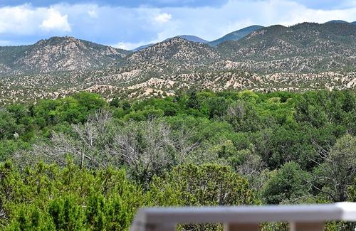 Tesuque Bed & Breakfast | Discover Tesuque Outpost: 3 Casitas with Mountain Views