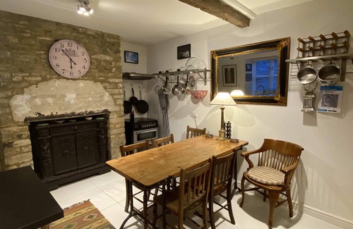 Tetbury House | Charming Central Cottage with Parking in Tetbury Cotswolds