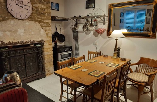 Tetbury House | Charming Central Cottage with Parking in Tetbury Cotswolds