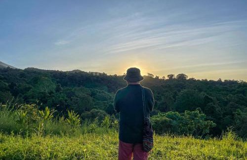 Tetebatu House | Scenic Tetabatu Mountain View Homestay with Kitchen Access