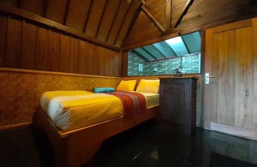 Tetebatu Hotel | Inviting Tetebatu Valley Bungalows with Oceanfront Views