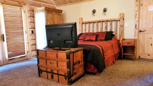 Driggs Hostel | Budget-Friendly Stay at Teton Hostel HideAway with Pool