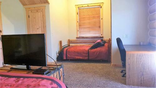 Driggs Hostel | Budget-Friendly Stay at Teton Hostel HideAway with Pool