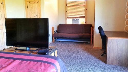 Driggs Hostel | Budget-Friendly Stay at Teton Hostel HideAway with Pool