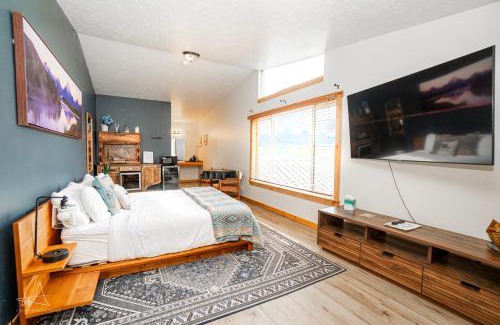Tetonia Resort | Experience Comfort at Teton Peaks Resort - Pet Friendly Getaway