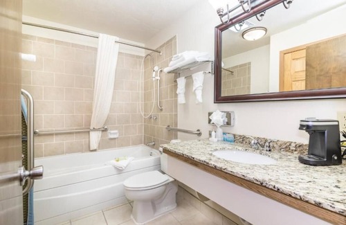 Driggs Hotel | Relax at Teton West Motel with Pool and Spa Amenities