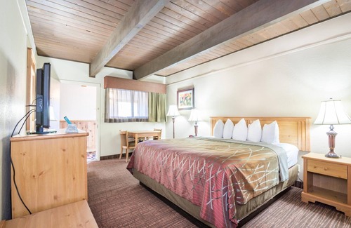 Driggs Hotel | Relax at Teton West Motel with Pool and Spa Amenities