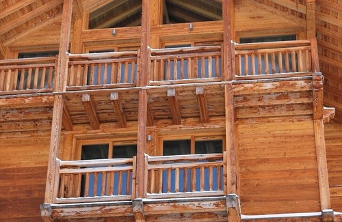 Les Claux Ski Chalet | Discover TETRAS I Chalet de Prestige in Vars 2000