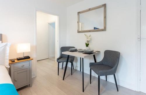 Wolverhampton Apartment | Exceptional Tettenhall Lodge Studio - Guest Rated 9.2/10