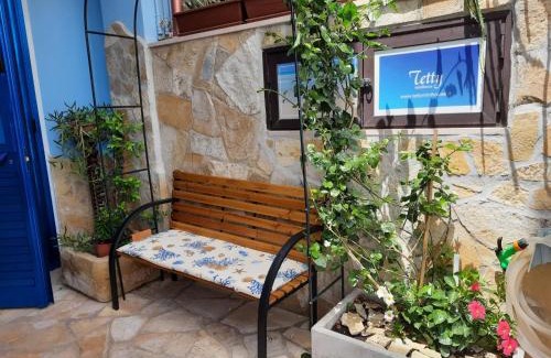 Porto Cesareo House | Beachfront Tetty Mini House: Guest Rated 9.8, Family Friendly