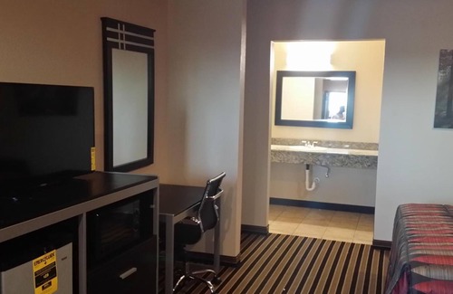 Tilden Hotel | Cozy Texan Inn and Suites Tilden with Breakfast Included